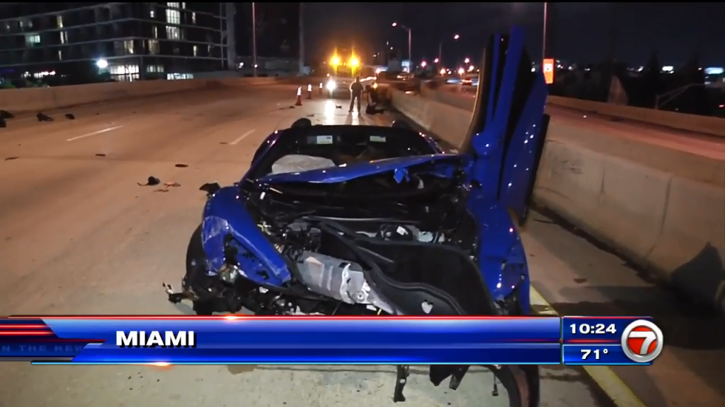 Coche deportivo destrozado durante la noche en Miami – WSVN 7News |  Noticias de Miami, Clima, Deportes