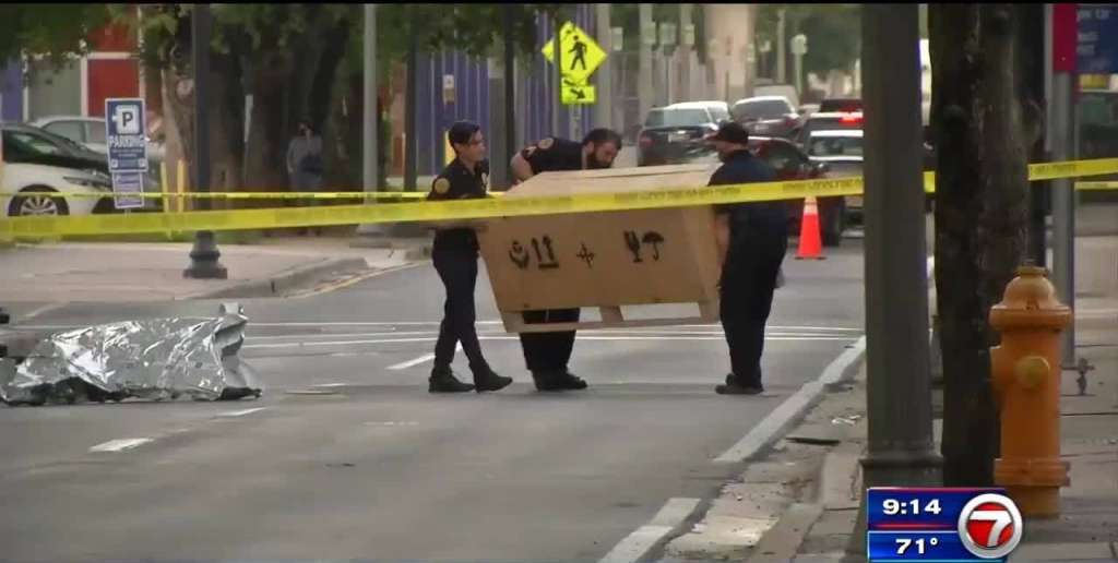 El escuadrón de bombas de la policía de Miami responde a la intersección del bloqueo de cajas – WSVN 7News |  Noticias de Miami, Clima, Deportes