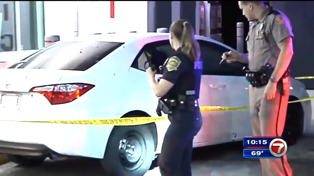 Hombre hospitalizado después de disparar contra un automóvil en la I-75 en ranchos del suroeste – WSVN 7News |  Noticias de Miami, Clima, Deportes