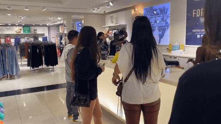 Hombre persigue una diatriba enojada, derriba tendederos en Forever 21 en Lincoln Road – WSVN 7News |  Noticias de Miami, Clima, Deportes