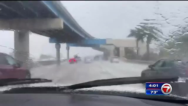 Inundaciones en las calles, problemas de tráfico debido a que las lluvias inundan el sur de la Florida durante el segundo día – WSVN 7News |  Noticias de Miami, Clima, Deportes