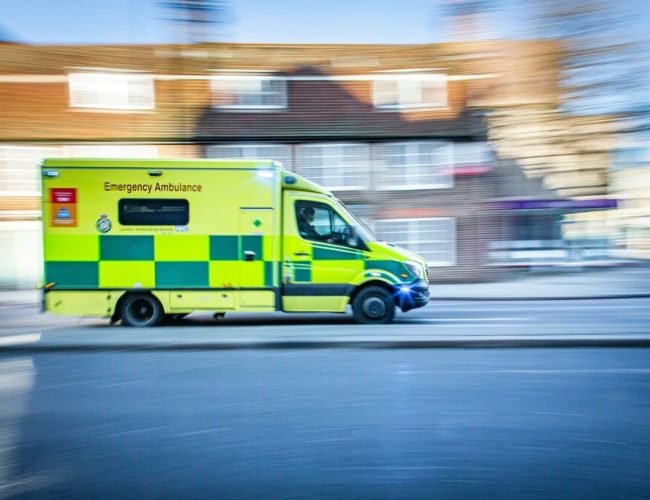 Asignación rápida de ambulancias en El Salvador con gestión de transporte