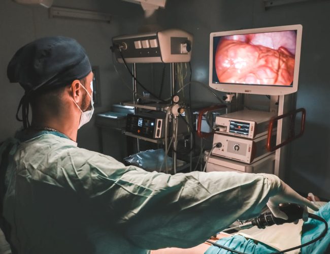 Ventajas de la plataforma de microscopio quirúrgico digital Aesculap AEOS para profesionales de la salud en Panamá